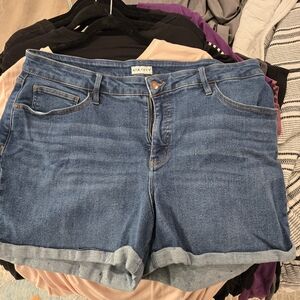🌟 42. Ava & Viv Jean Shorts